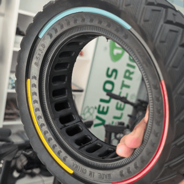 Pneu plat 8.5 x 3.0